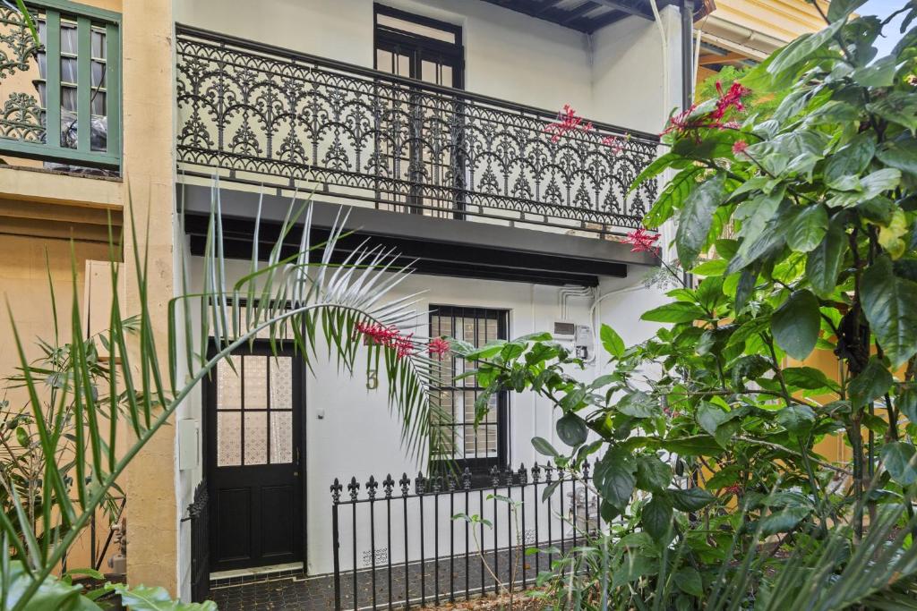 ブライト 2 ベッド ハウス イン サリーヒルズ (Bright 2 Bed House in Surry Hills)