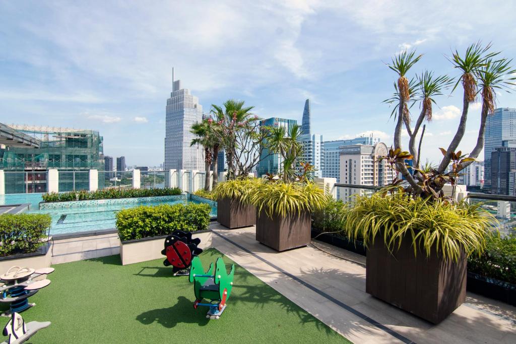 De Lux Madison Best Central 2 Bedrooms 2 Baths, Pool Gym