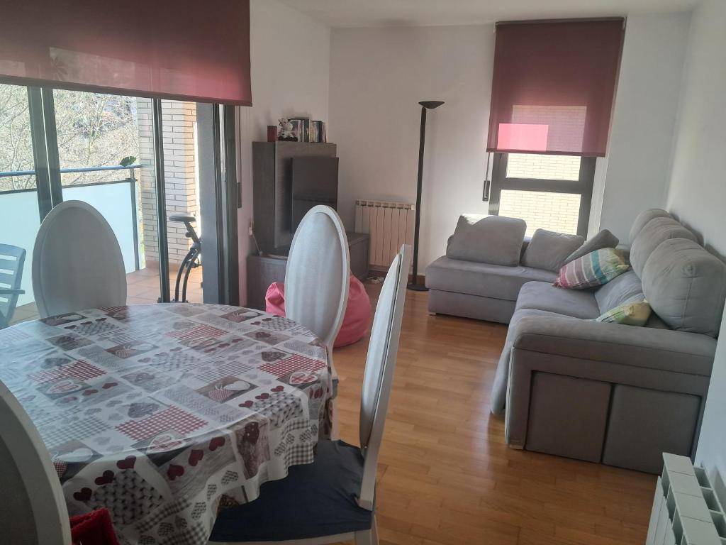 Espacioso dúplex de 3 habitaciones con piscina y parking - 1