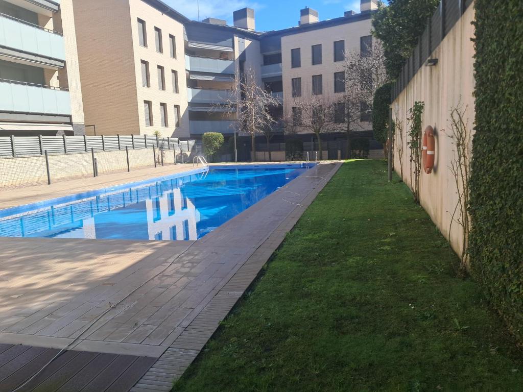 Espacioso dúplex de 3 habitaciones con piscina y parking - 3