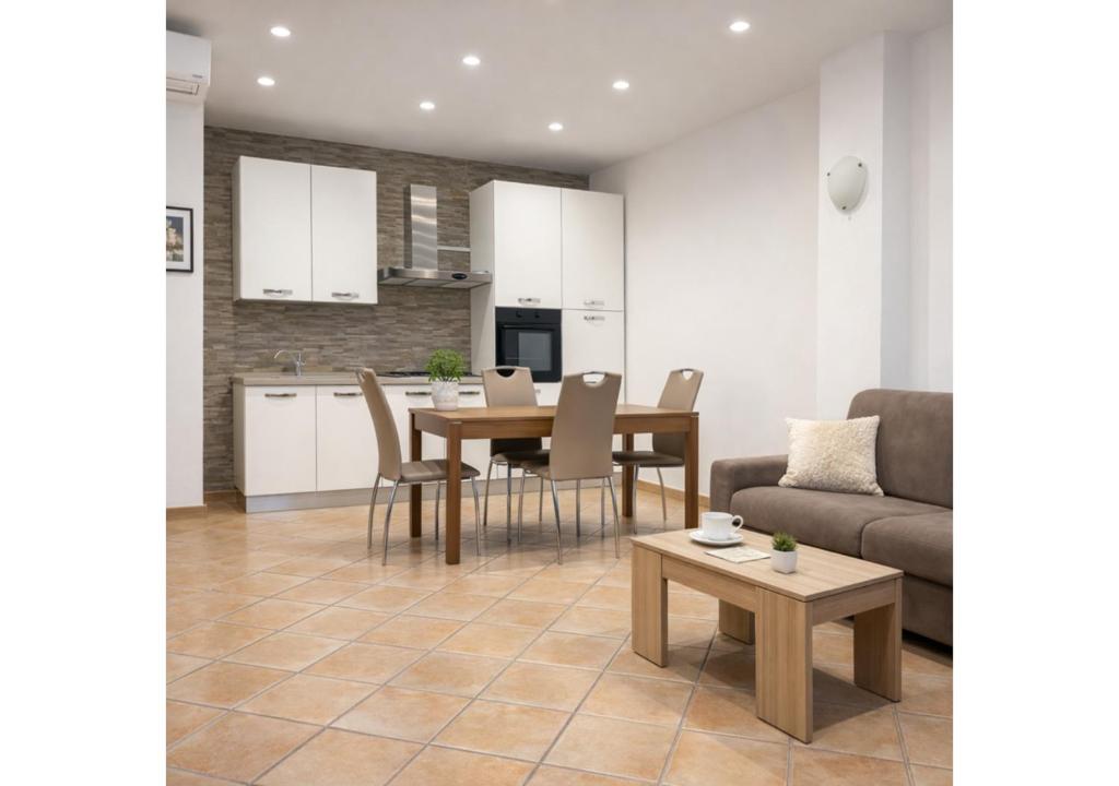 Square Inn Apartment - 1