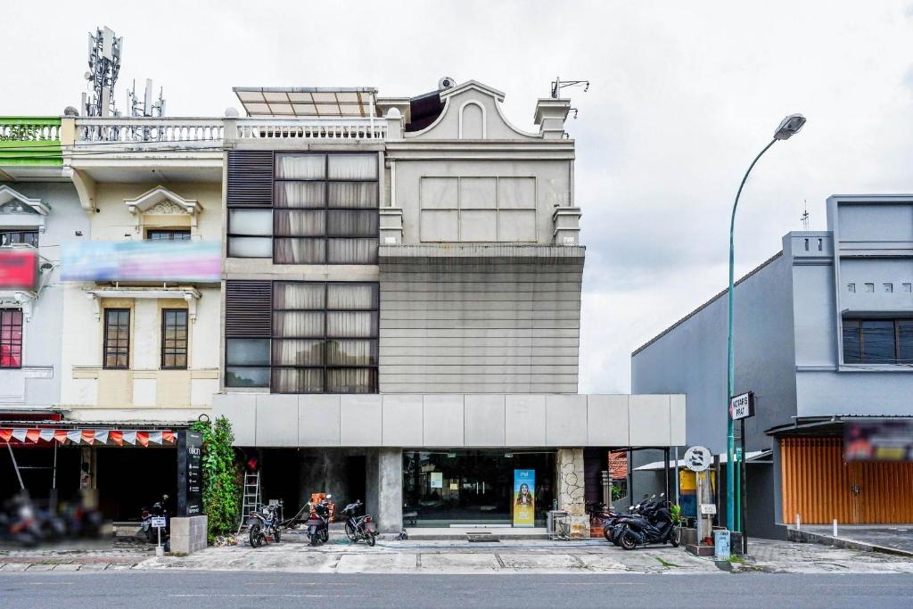 サンズホテル エッコン ジョグジャカルタ バイ レッドドアーズ (Sans Hotel Ekkon Yogyakarta by RedDoorz) エントランス