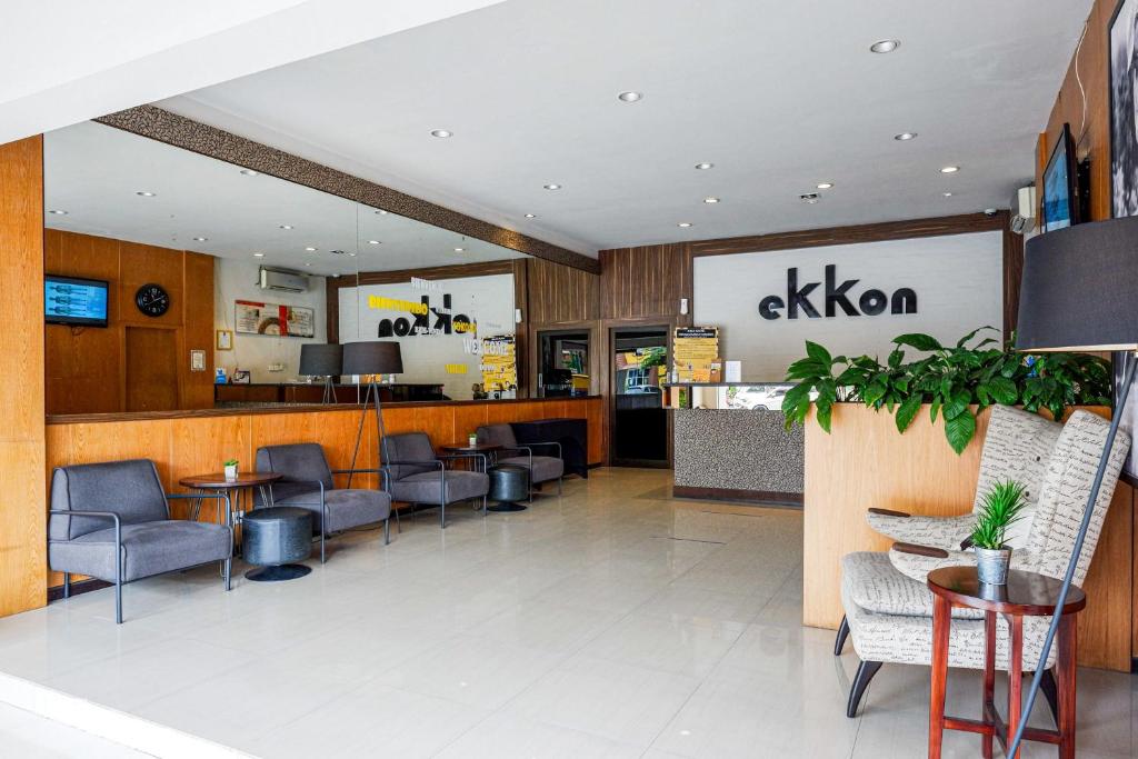 サンズホテル エッコン ジョグジャカルタ バイ レッドドアーズ (Sans Hotel Ekkon Yogyakarta by RedDoorz) フロント・ロビー