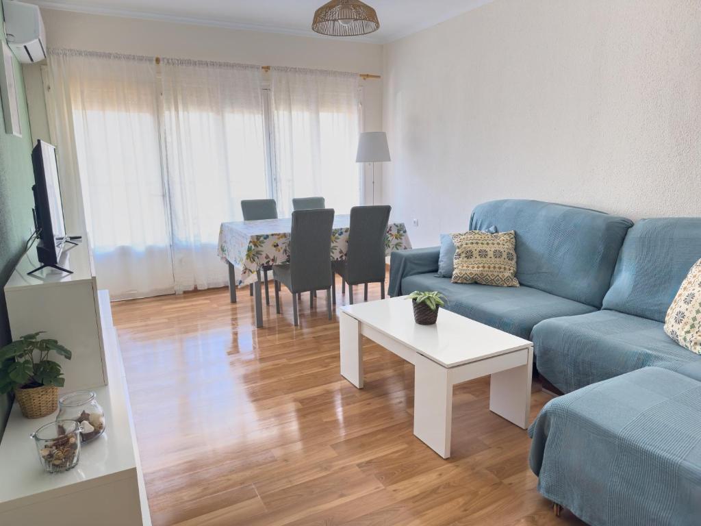 Apartamento Soleado a 2 min de Playa con 2 AC y Terraza - 2