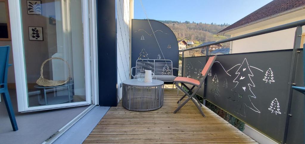 Spacieux duplex avec terrasse très apprécié des voyageurs au cœur de la Bresse - de 2 à 8 personnes - 4