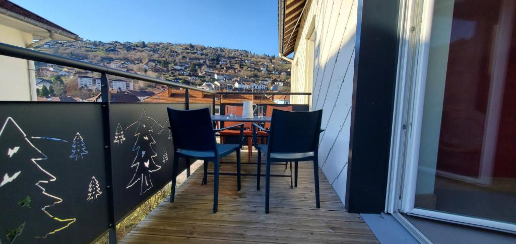 Spacieux duplex avec terrasse très apprécié des voyageurs au cœur de la Bresse - de 2 à 8 personnes - 3