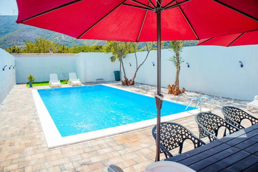 Plava villa Mostar swiming pool with house - 3