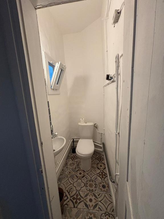 Spacious studio on the edge of the historic center - 3