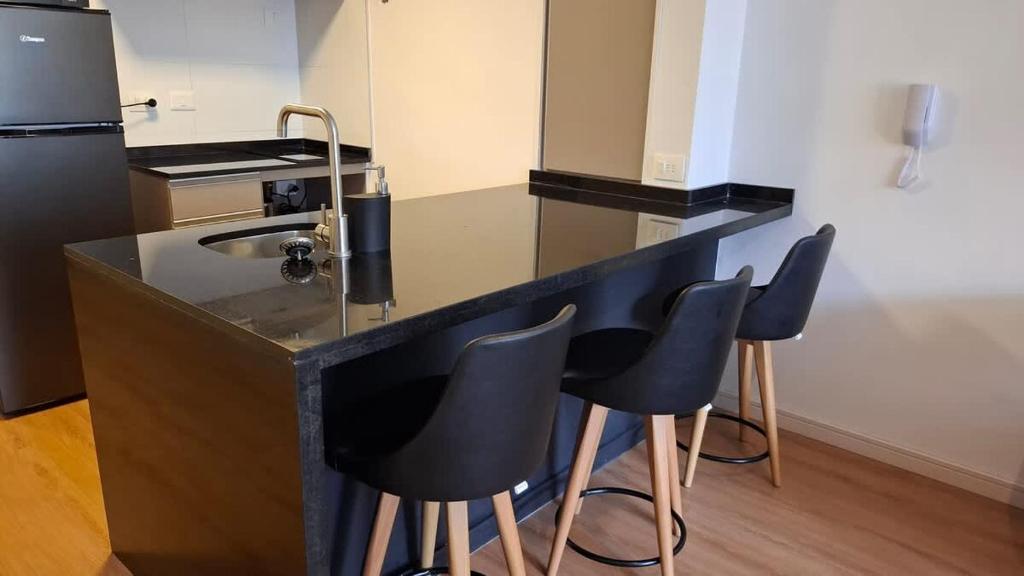 Tiza - Comodo y luminoso estudio frente a Shopping - 3