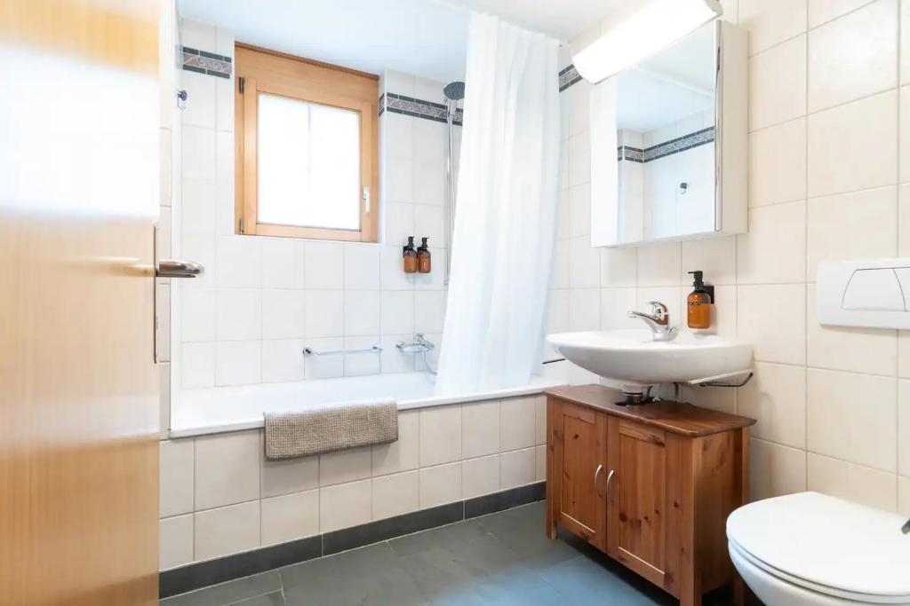 Spacious 1BR Apartment - Ski-in, Ski-out - by Wengen Rentals - 5