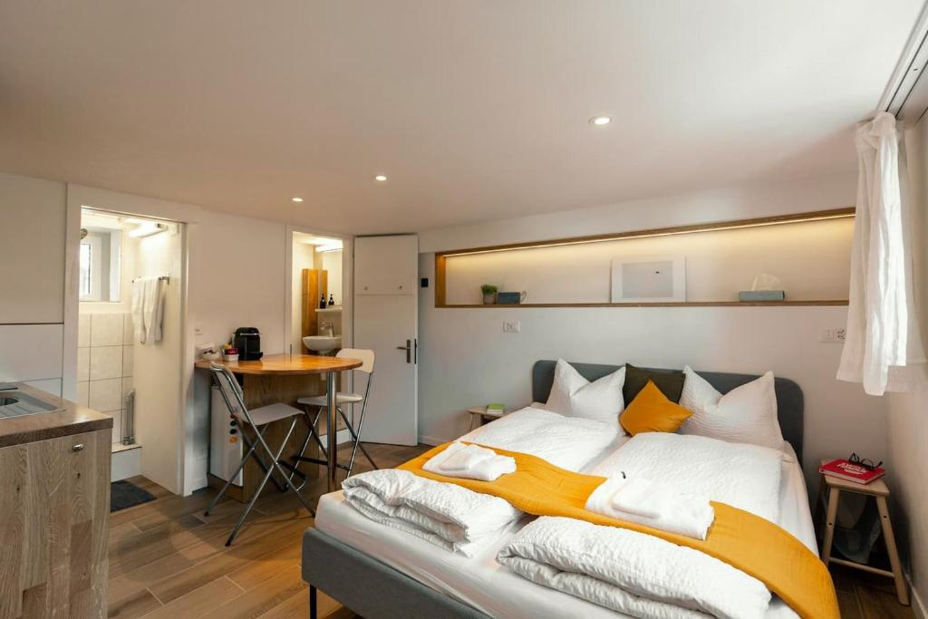Sunny Bijou Studio - Ski-in, Ski-out - by Wengen Rentals - 3