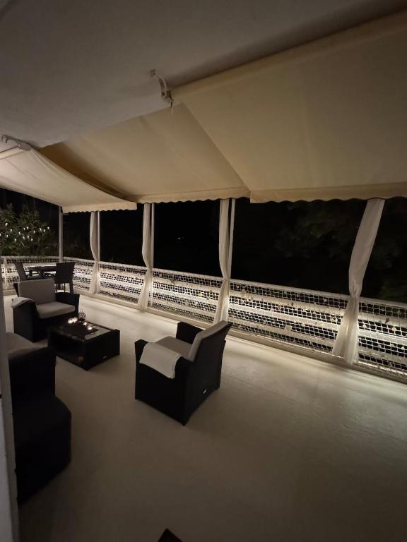 Luxury Beach House - 3