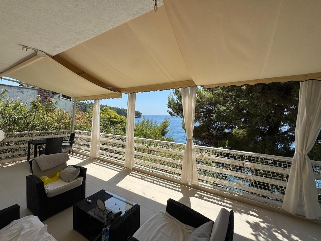 Luxury Beach House - 4