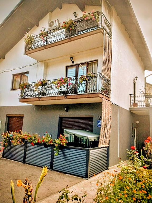 Apartmani Hrastik 1 - 2