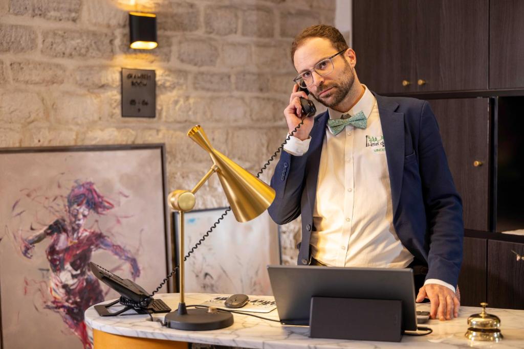 Front desk [24-hour]