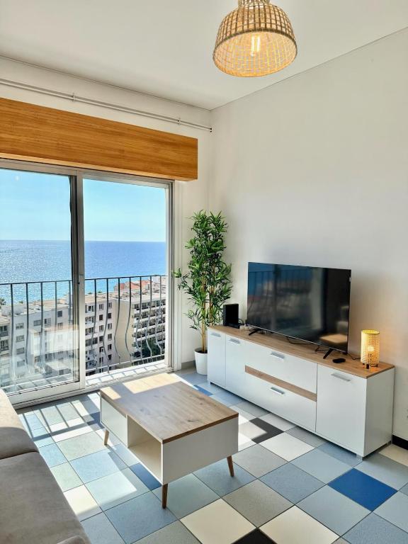 Vue mer panoramique, plage et Promenade à pied - 2