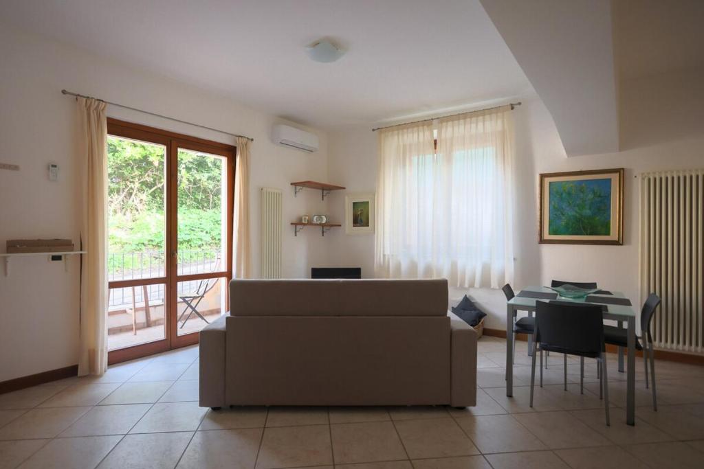 Appartamento 4 Posti Letto con Patio e Parcheggio - 2