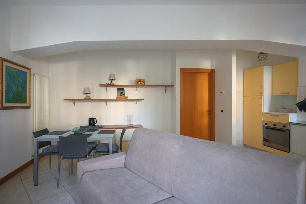 Appartamento 4 Posti Letto con Patio e Parcheggio - 3
