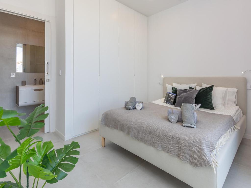 Modern Villa Retreat in Mijas Costa - 5