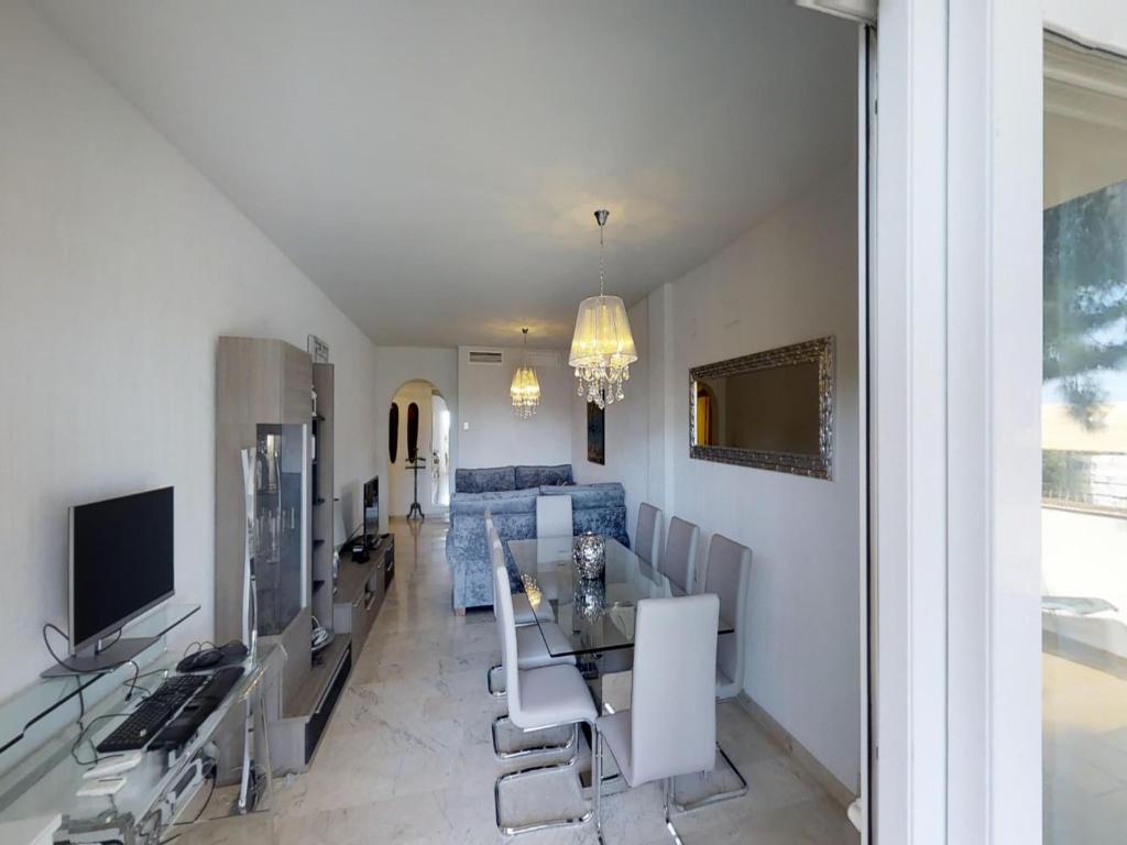 Cozy Elviria Beachside Apartment - 3