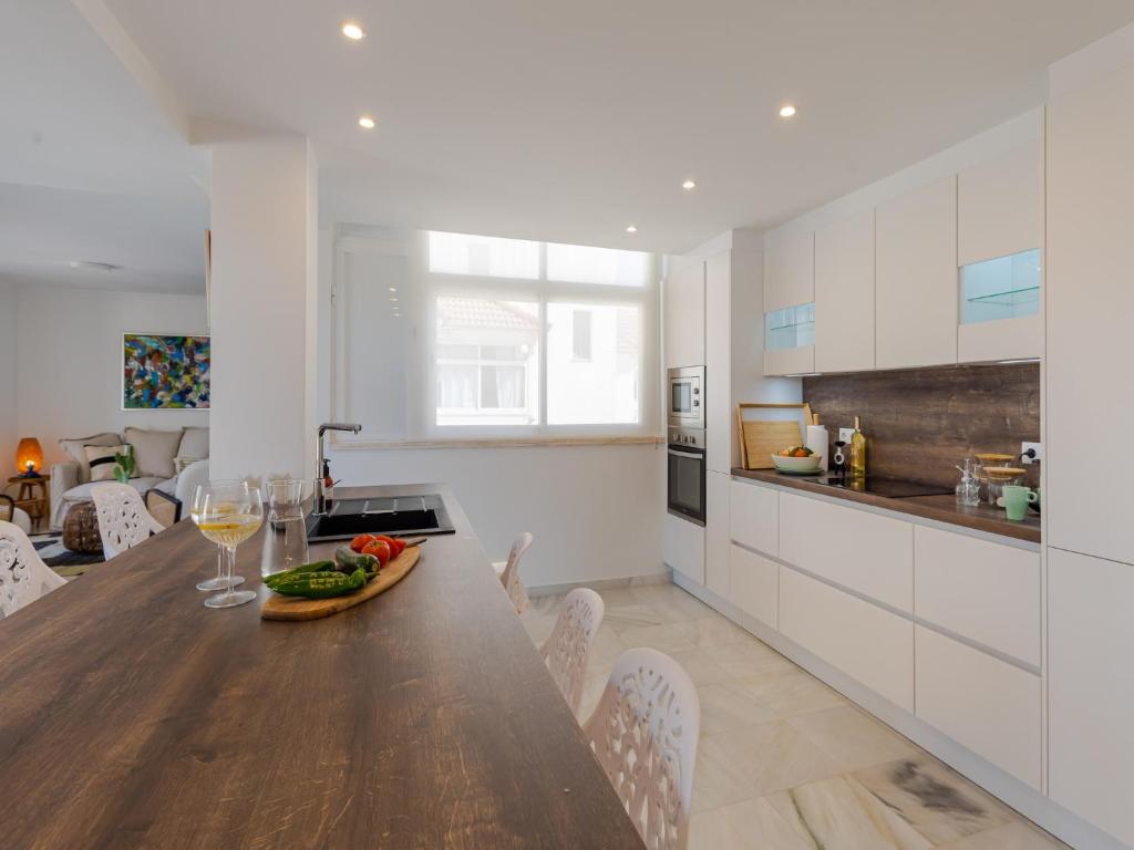 Central Marbella Penthouse with Jacuzzi - 3