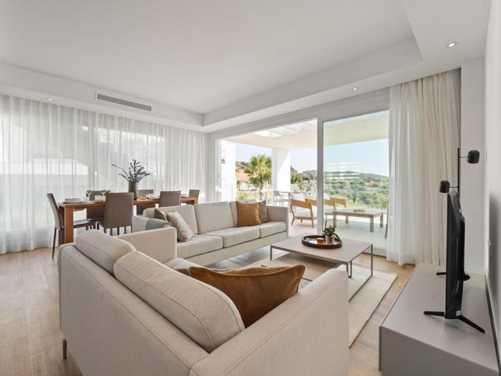 Spacious Apartment for 4 with Solarium - 1