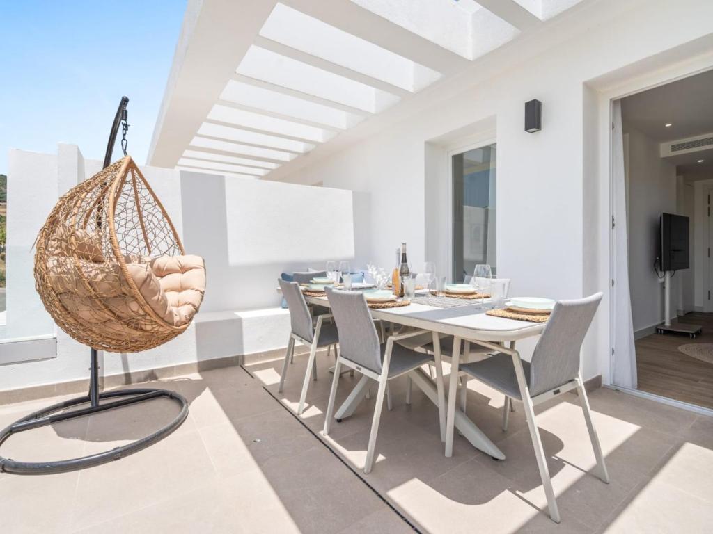 Modern 3-Pax Apartment with Solarium - 5