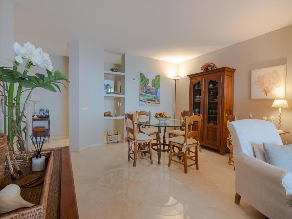 Elegant Seafront Retreat in Rio Real Playa - 3