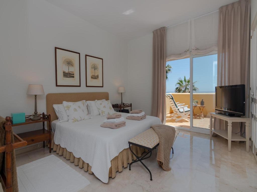 Elegant Seafront Retreat in Rio Real Playa - 5