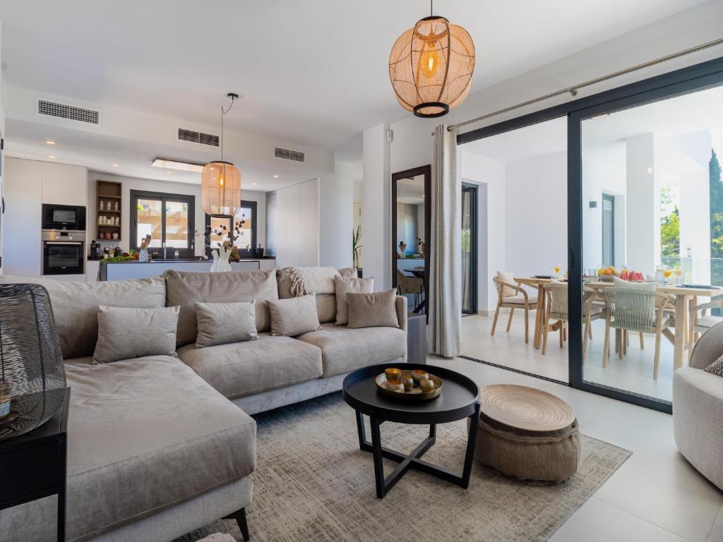 Elegant Marbella Villa with Seaview - 3
