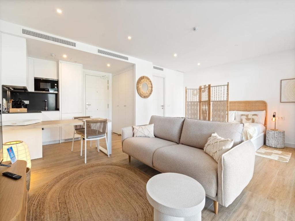 Stylish 2-Pax Stay in Alcazaba Lagoon - 1