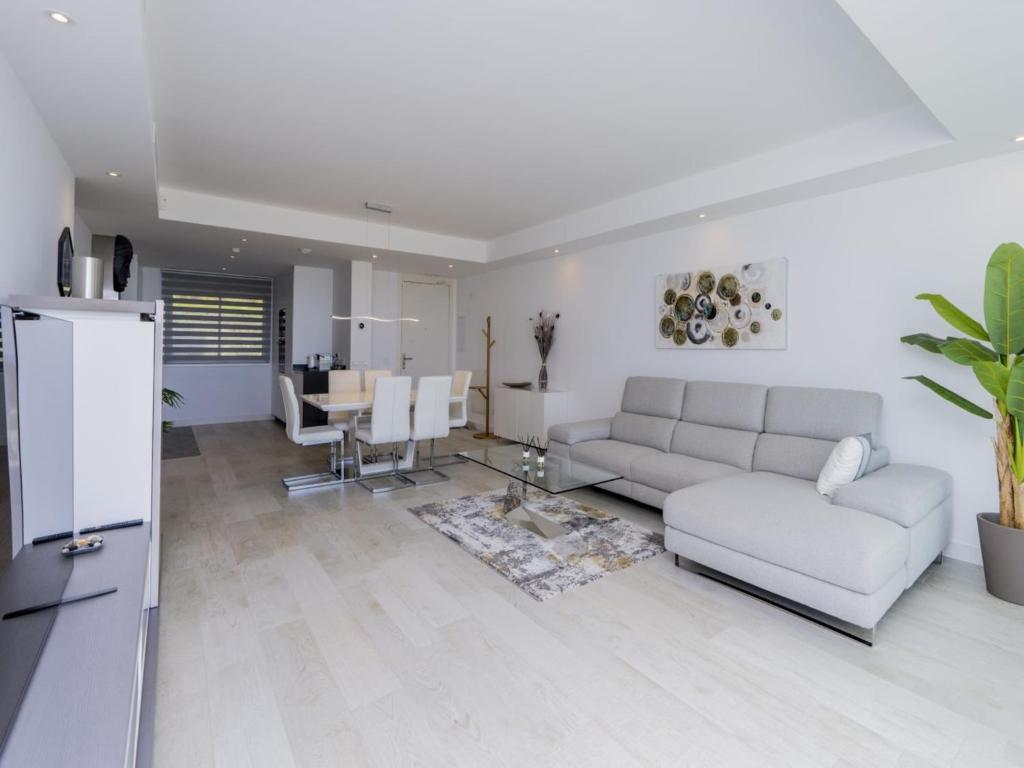 Crystal Lagoon Apartment Retreat - 2