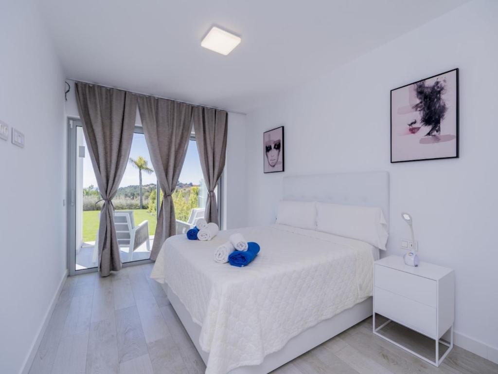 Crystal Lagoon Apartment Retreat - 5