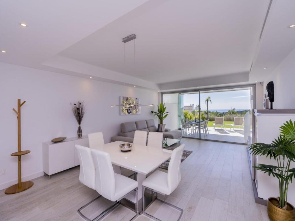 Crystal Lagoon Apartment Retreat - 3