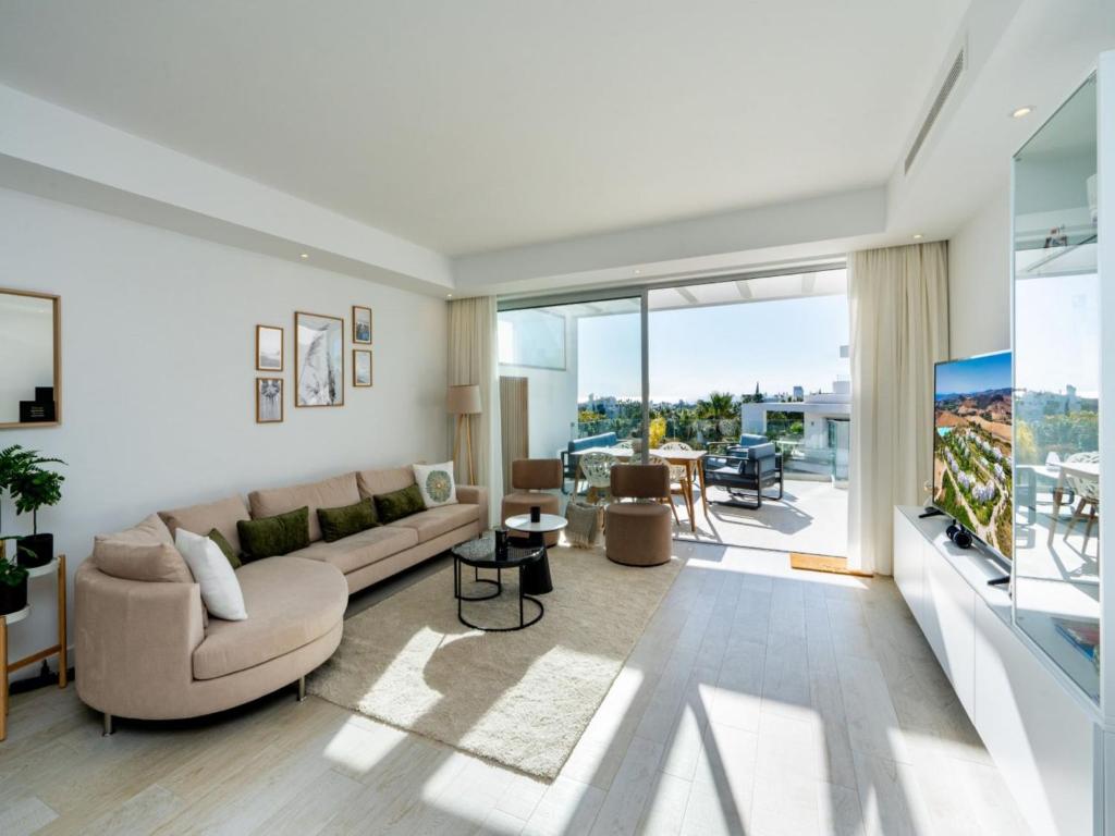4-Guest Stylish Lagoon Apartment - 2