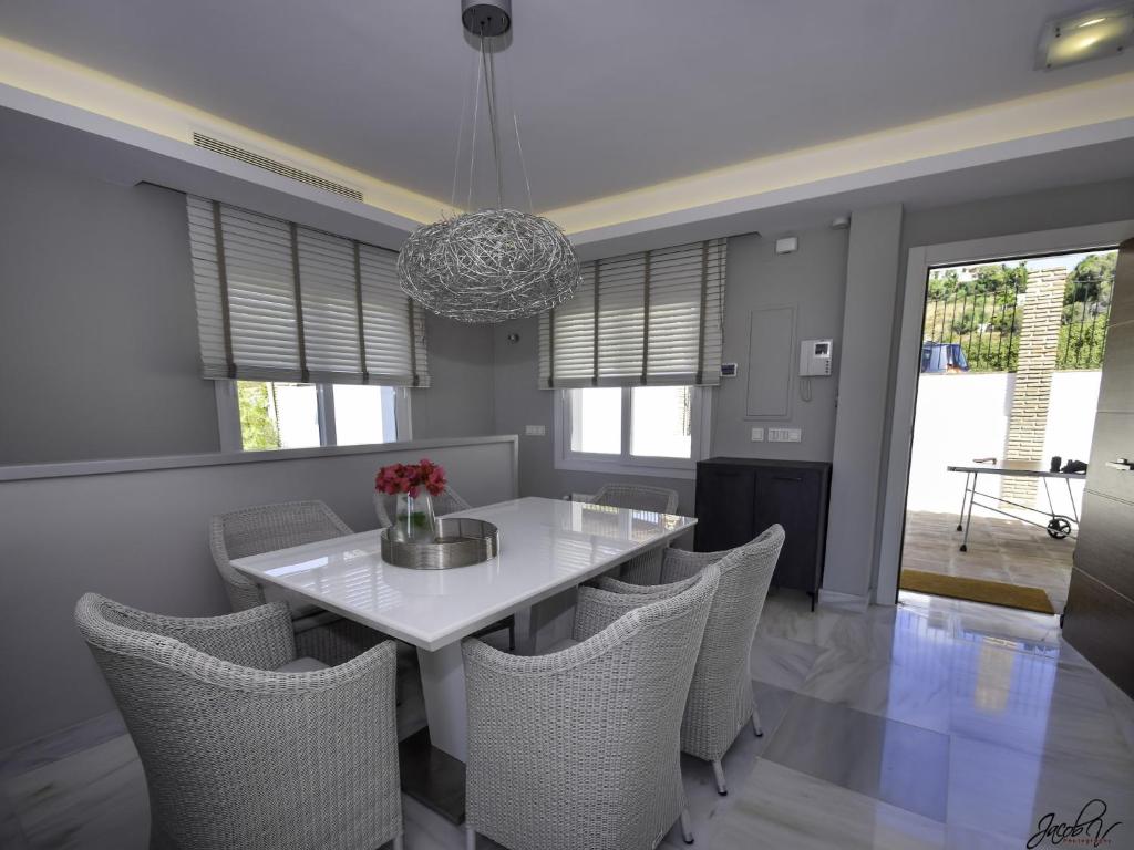 Tranquil Sea View Villa for 8 - 3