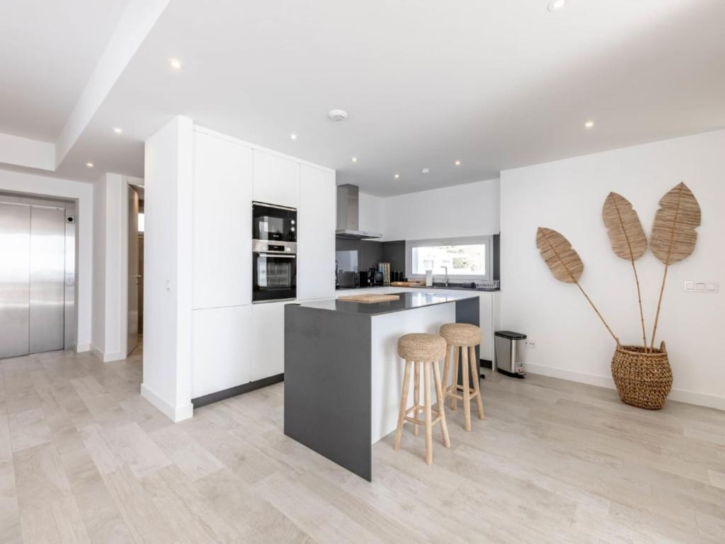 Penthouse with Lagoon Views for 6 - 4