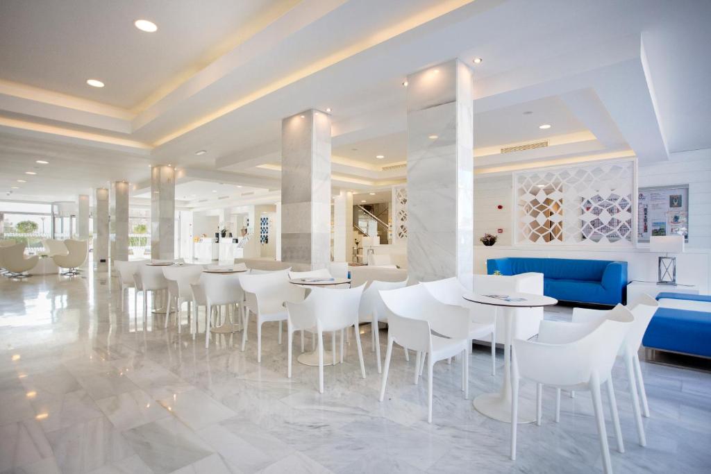 Mar Hotels Playa de Muro Suites — Restaurant & bars in Playa de Muro, Balearic Islands