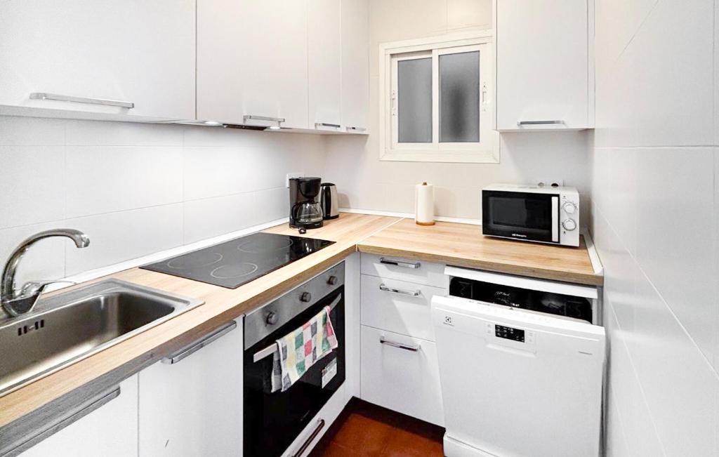 2 Bedroom Nice Apartment In Fuengirola - 5