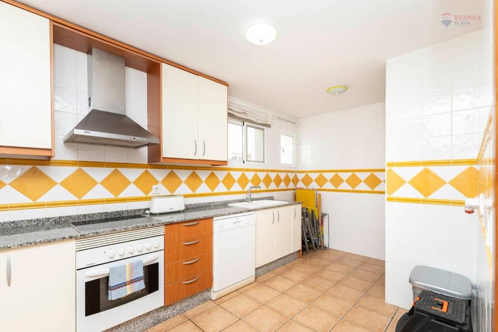 Sunny penthouse with large terrace and pool in Vera - 4