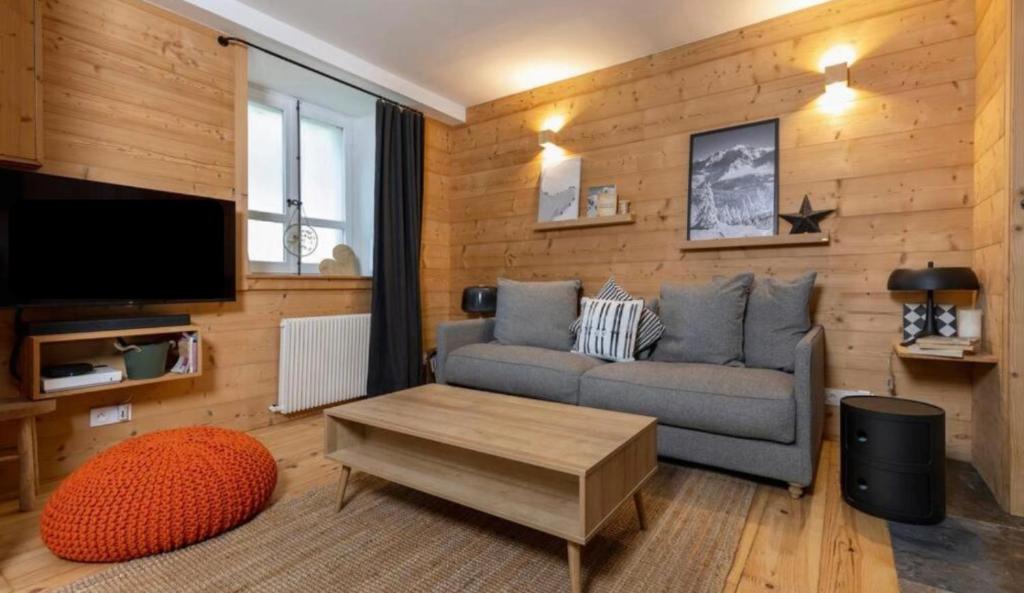 Refuge du Lyret Cozy Central Chamonix, Garden, Pkg - 1