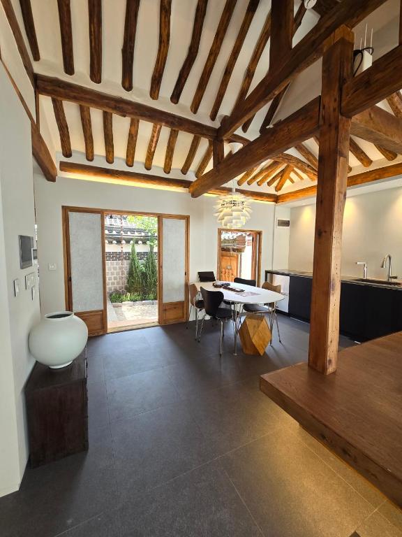 ヘアウォン コリア プレミアム アンド トラディショナル ハノク ステイ (Hae-a-won, Korea premium & traditional Hanok Stay)