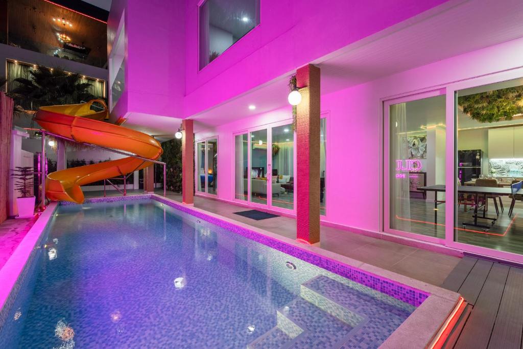 สระว่ายน้ำ