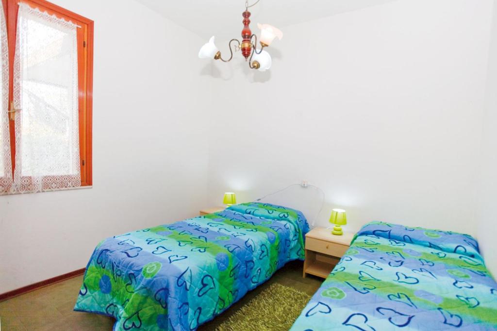 Independent villa with large fenced garden - 4