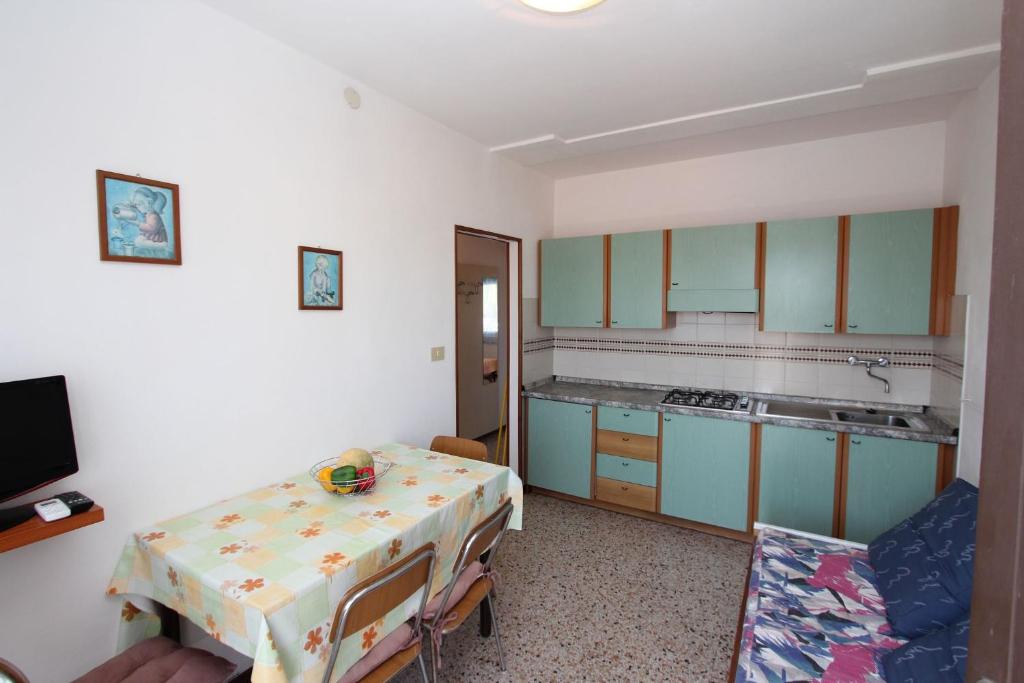 Cozy apartment near the beach - 4