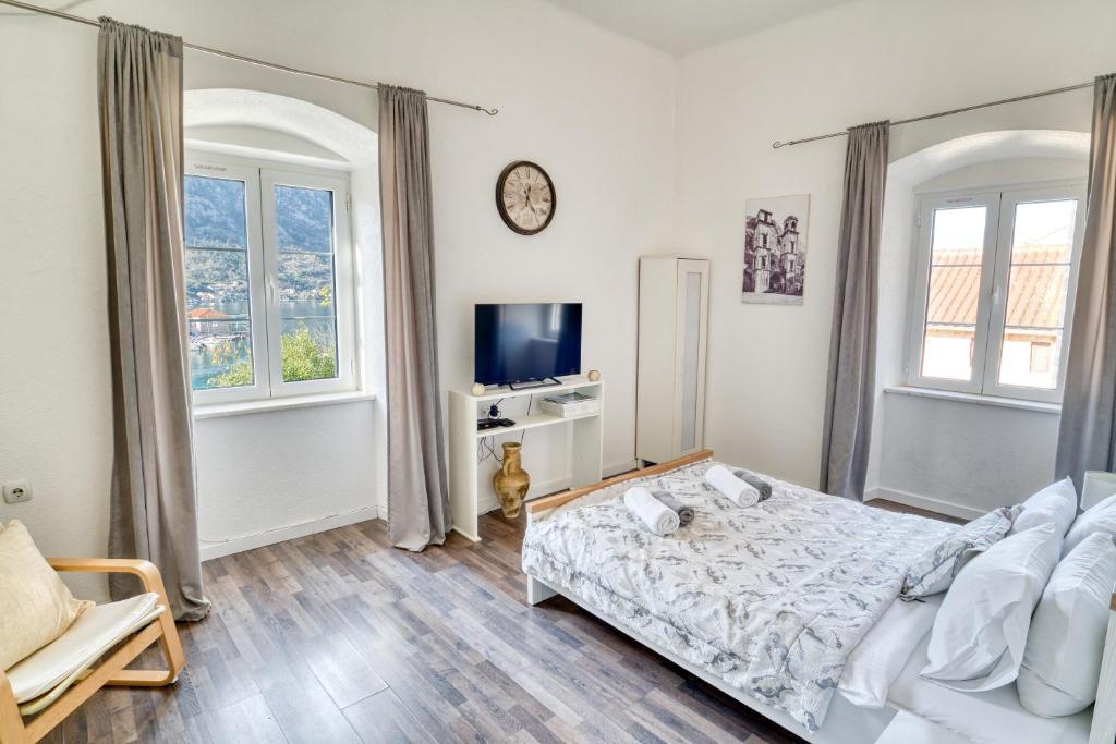 Bright, Romantic & Super Stylish Old Town Flat with Seaview & Shared Terrace - 3