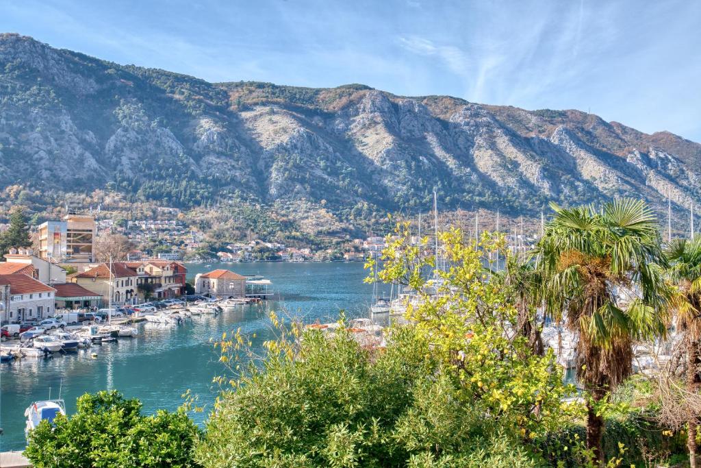Bright, Romantic & Super Stylish Old Town Flat with Seaview & Shared Terrace - 5