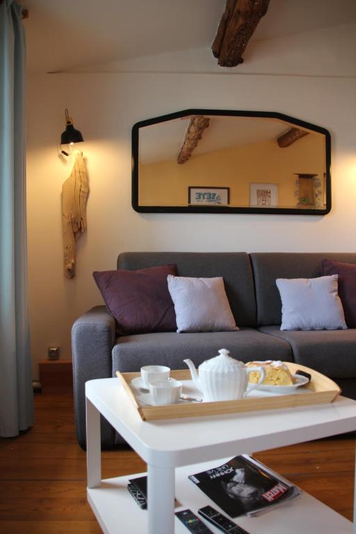 2 pièces lumineux style loft dans le quartier haut - 2