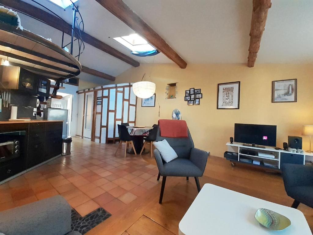 2 pièces lumineux style loft dans le quartier haut - 4