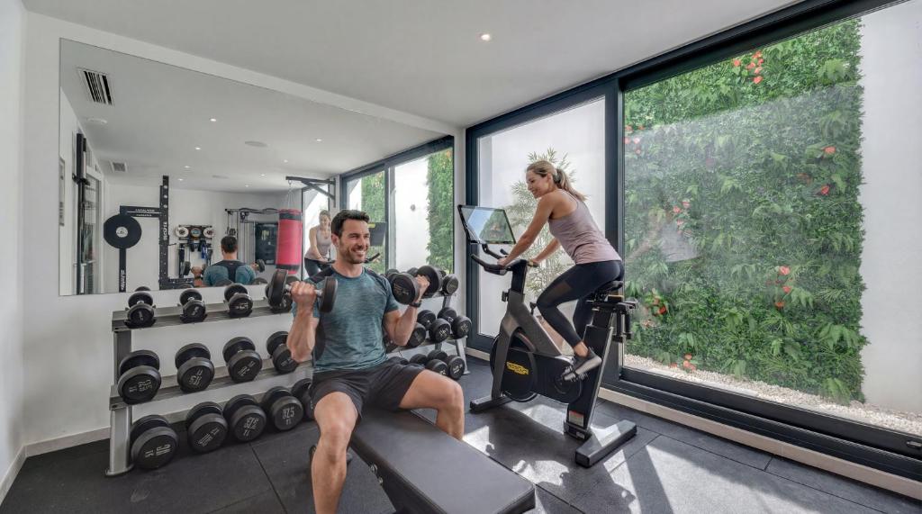 VACATION MARBELLA I Villa Hanami, Private Infinity Edge-Pool, Gym, Movie Theater, Night-Security, Alarm System, Close to Golfs and Beaches - 4